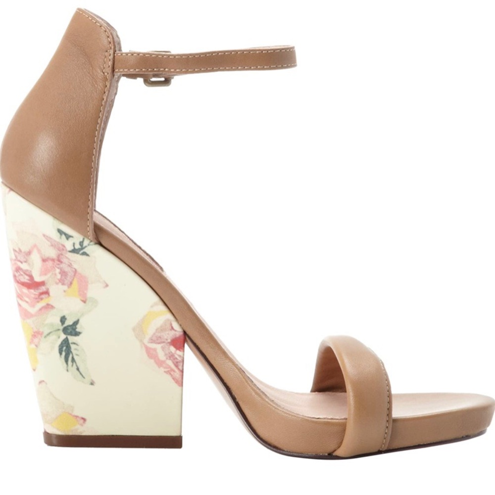 NWOT 7 For All Mankind Uma Wedge sandal.